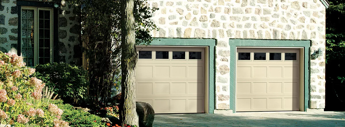 Shaker CC, 9' x 7', Desert Sand door and overlays, Clear windows